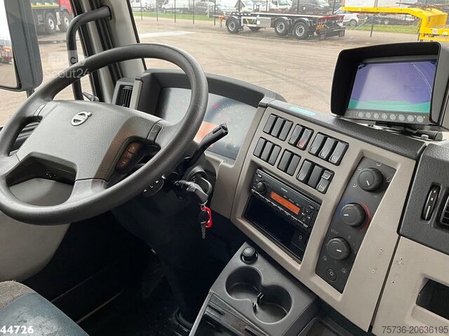 Koffer Volvo FL 250 Euro 6 met Dhollandia laadklep