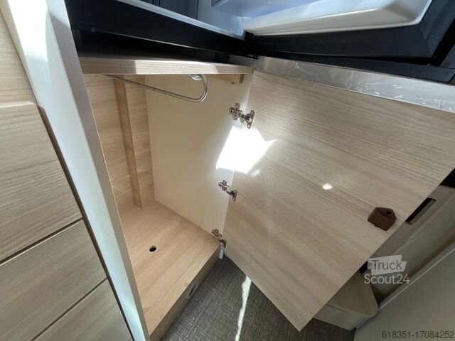 Furgoneta EURA MOBIL VAN 635 HB, Automatik, 140 PS, Hubbett, Alufelgen