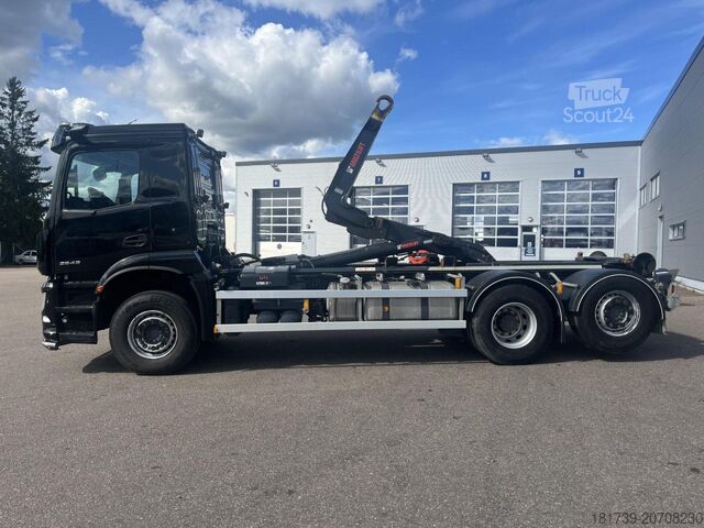 Вантажівка з гаком Mercedes-Benz Arocs 2543 6x2*4 / 21t Hooklift HIABT