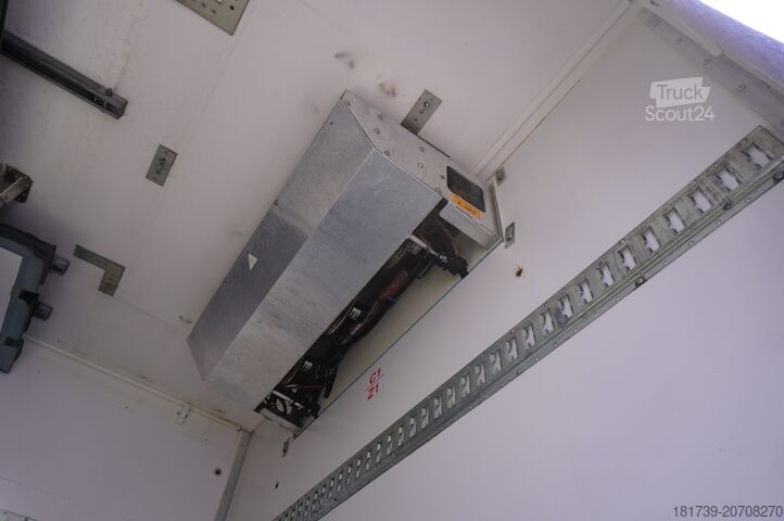 Kühlwagen Renault D12 / Lamberet refrigerated truck / lift