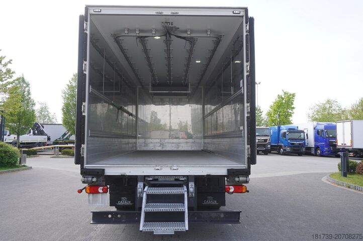 Kühlwagen mit Hakenlift Renault D13 / 90 tho km !!! / Meat hooks