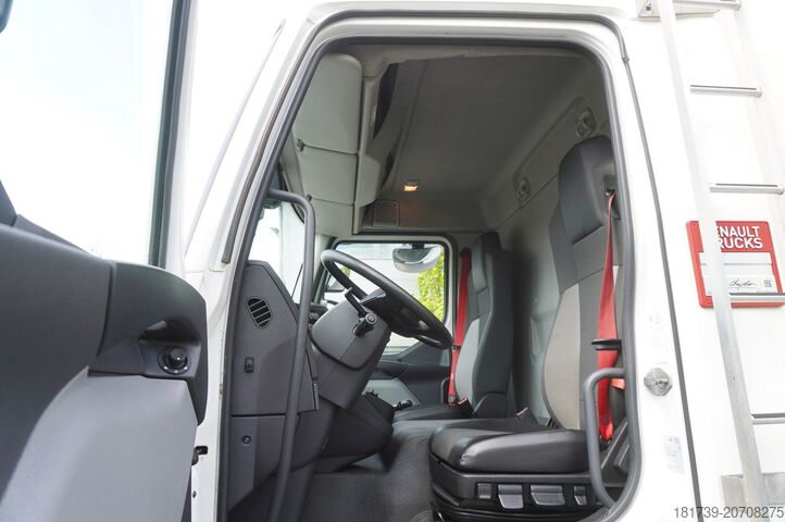 Kühlwagen mit Hakenlift Renault D13 / 90 tho km !!! / Meat hooks