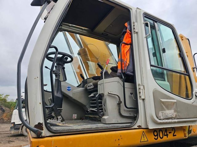 Riteņu ekskavators LIEBHERR A 904-2 C Litronic mit fahrbarer Kabine, Klima
