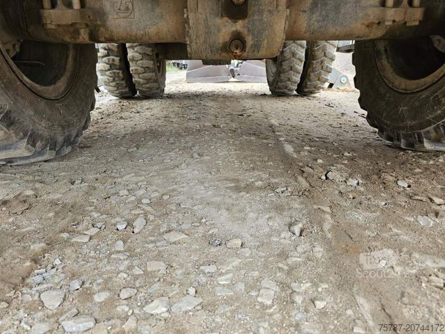 Riteņu ekskavators LIEBHERR A 904-2 C Litronic mit fahrbarer  Kabine, Klima