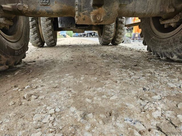 Riteņu ekskavators LIEBHERR A 904-2 C Litronic mit fahrbarer  Kabine, Klima