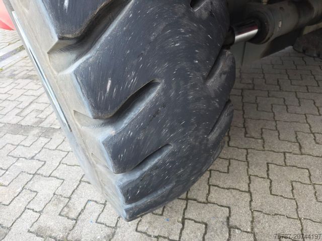 Οι υπολοιποι LIEBHERR LRS V645 Reachstacker/ Containerlader