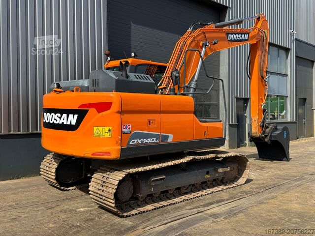 Grävmaskin med larvband Doosan DX140LC-5 - CE / Verachtert CW30 - GP edge bucket