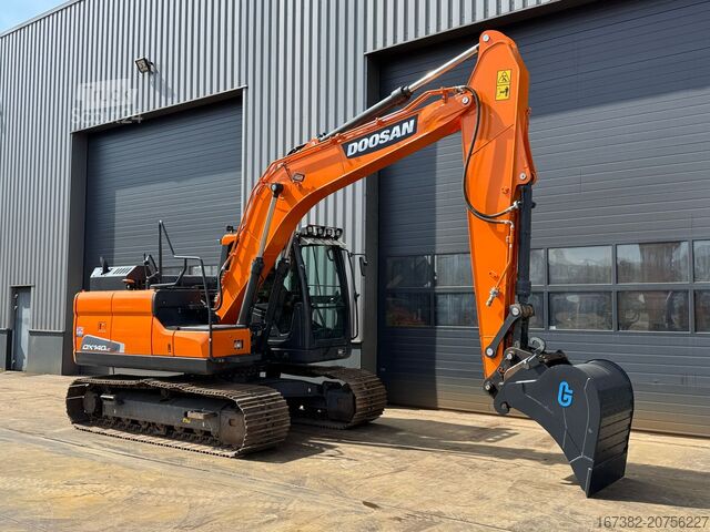 Grävmaskin med larvband Doosan DX140LC-5 - CE / Verachtert CW30 - GP edge bucket