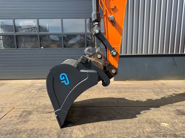 Grävmaskin med larvband Doosan DX140LC-5 - CE / Verachtert CW30 - GP edge bucket