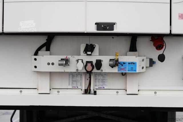 Kylsläpvagn SCHMITZ CARGOBULL SKO 24/CARRIER 1550/DOPPELSTOCK/BLUMEN 258tsd km