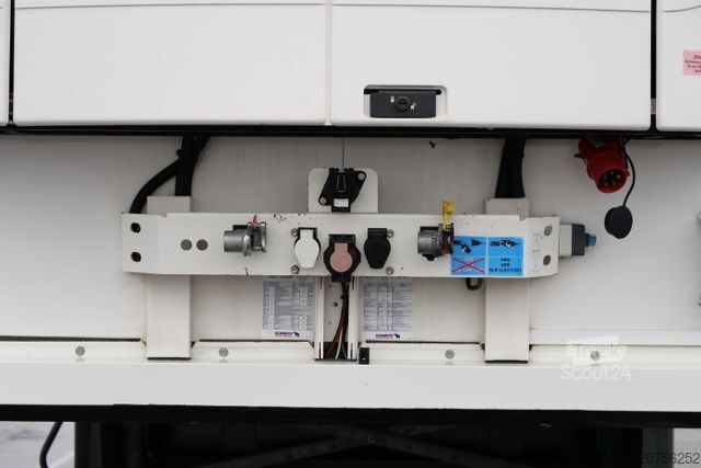 Kylsläpvagn SCHMITZ CARGOBULL SKO 24/CARRIER 1550/DOPPELSTOCK/BLUMEN 258tsd km