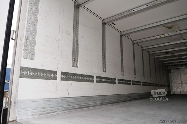 Kylsläpvagn SCHMITZ CARGOBULL SKO 24/CARRIER 1550/DOPPELSTOCK/BLUMEN 258tsd km