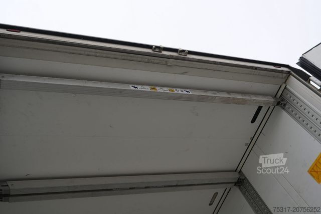 Kylsläpvagn SCHMITZ CARGOBULL SKO 24/CARRIER 1550/DOPPELSTOCK/BLUMEN 258tsd km