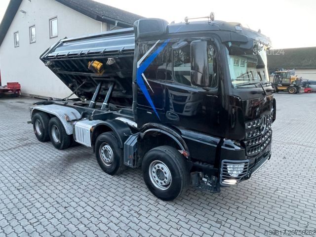 Tippbil MERCEDES-BENZ Arocs 3251 8x4 BB Meiller Bordmatik neu bereift