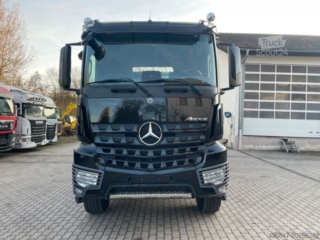 Tippbil MERCEDES-BENZ Arocs 3251 8x4 BB Meiller Bordmatik neu bereift