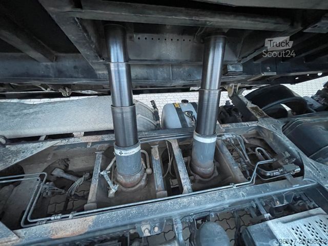 Tippbil MERCEDES-BENZ Arocs 3251 8x4 BB Meiller Bordmatik neu bereift