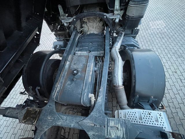 Tippbil MERCEDES-BENZ Arocs 3251 8x4 BB Meiller Bordmatik neu bereift