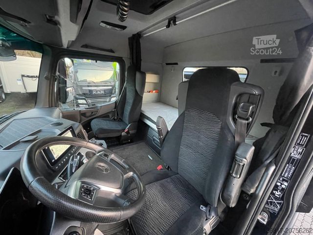 Tippbil MERCEDES-BENZ Arocs 3251 8x4 BB Meiller Bordmatik neu bereift