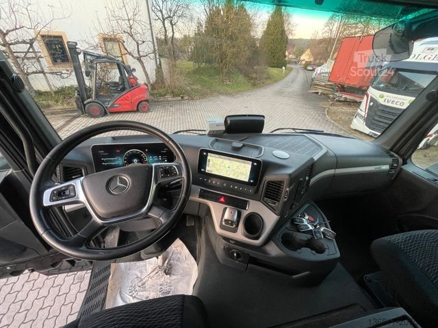 Tippbil MERCEDES-BENZ Arocs 3251 8x4 BB Meiller Bordmatik neu bereift