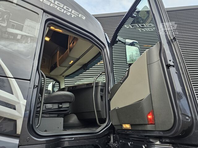 Camion-grue Volvo FH 540 8x4*4 / HIAB 548E-9 CRANE + WINCH / KRAN