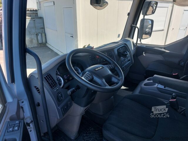 Vrachtwagen met bakwagen DAF LF 45