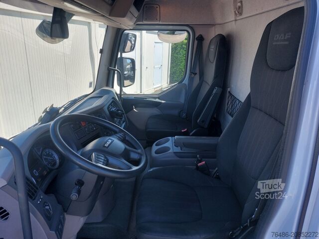 Vrachtwagen met bakwagen DAF LF 45