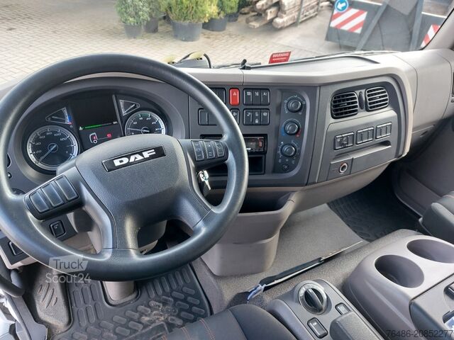 Vrachtwagen met bakwagen DAF LF 45