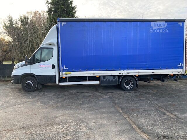 Samochód ciężarowy 7,5 t z plandeką / windą załadunkową Iveco 70C18