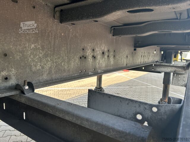 Maleta Schmitz Cargobull SCB S3B / Box / Loadlift / 2x Liftas / APK 03-27