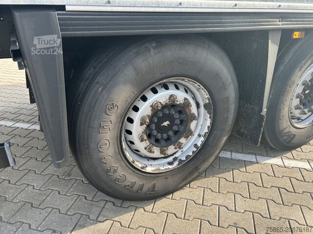 Box body Schmitz Cargobull SCB S3B / Box / Loadlift / 2x Liftas / APK 03-27