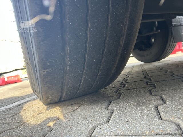 Box body Schmitz Cargobull SCB S3B / Box / Loadlift / 2x Liftas / APK 03-27