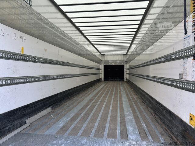 Kufr Kässbohrer Maxima XJ2 / Box / Laadklep 2500 kg / Liftas