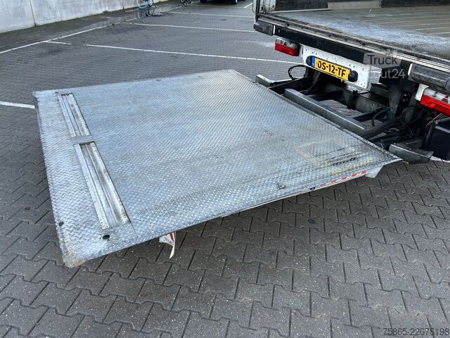 Kufr Kässbohrer Maxima XJ2 / Box / Laadklep 2500 kg / Liftas