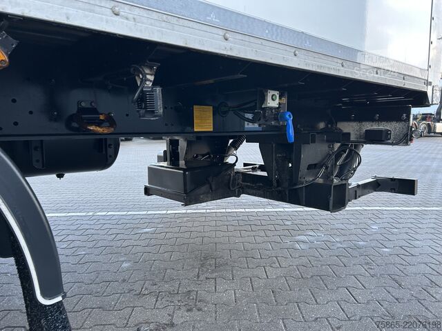 Kufr Kässbohrer Maxima XJ2 / Box / Laadklep 2500 kg / Liftas