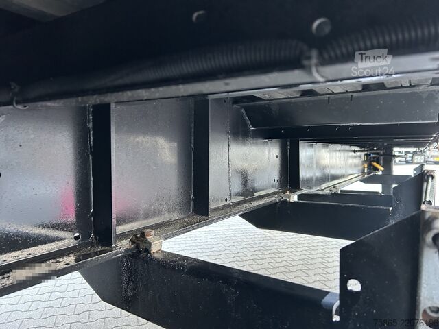 Kufr Kässbohrer Maxima XJ2 / Box / Laadklep 2500 kg / Liftas