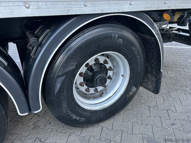 Kufr Kässbohrer Maxima XJ2 / Box / Laadklep 2500 kg / Liftas