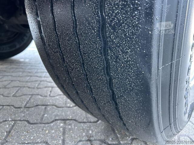 Kufr Kässbohrer Maxima XJ2 / Box / Laadklep 2500 kg / Liftas