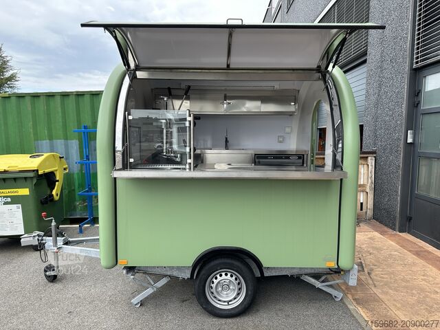 Prikolica za hranu sa opremom za čurose  