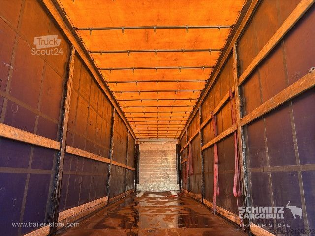 Öppen semitrailer med kapell Schmitz Cargobull Semitrailer Curtainsider Mega