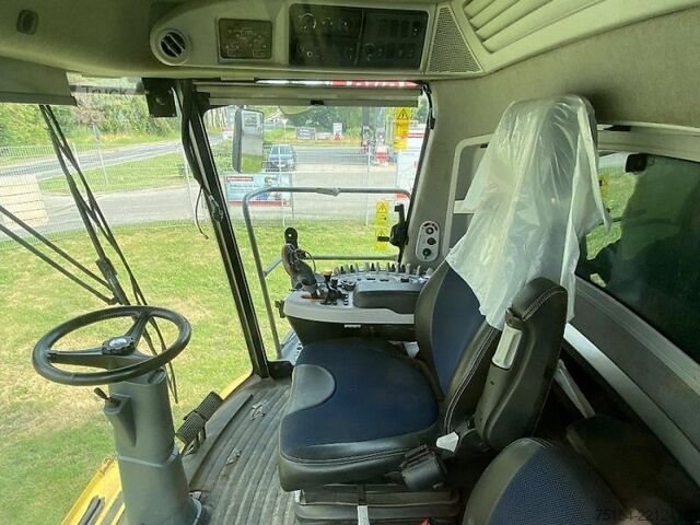 Kombajn sklízecí New Holland CR 9.90