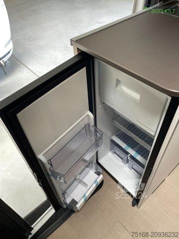 Autocaravana BÜRSTNER Lineo C 590 Aufstelldach / Automatik / 170 PS