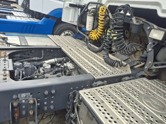 τυπική μονάδα τράκτορα Mercedes-Benz Actros 1845