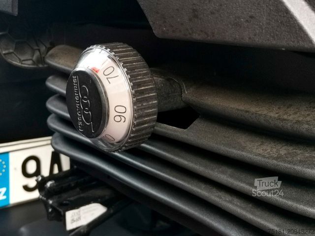 Skříňová dodávka IVECO Daily 35C16/3.0 KOFFER 8 PAL/ LBW/ KLIMA/ TEMP.