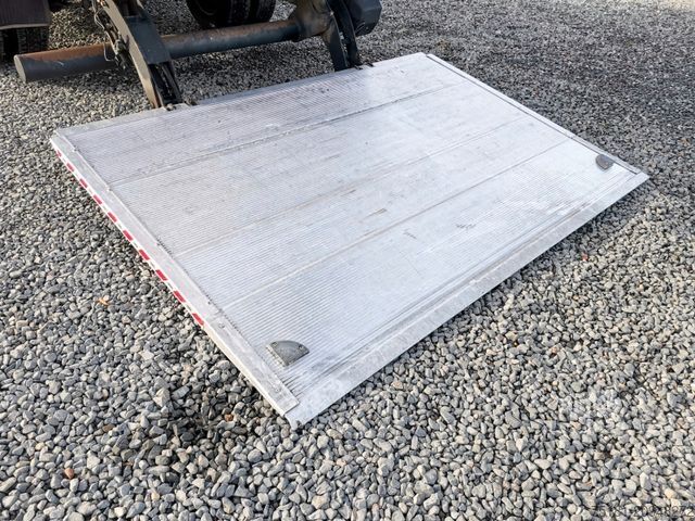 Skříňová dodávka IVECO Daily 35C16/3.0 KOFFER 8 PAL/ LBW/ KLIMA/ TEMP.