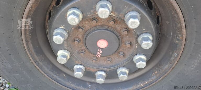 öppen semitrailer med kapell Schwarzmüller 