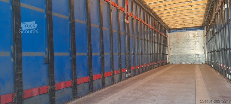 öppen semitrailer med kapell Schwarzmüller 