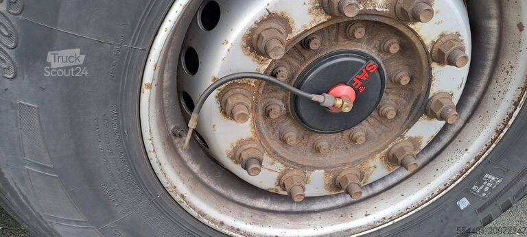 öppen semitrailer med kapell Schwarzmüller 