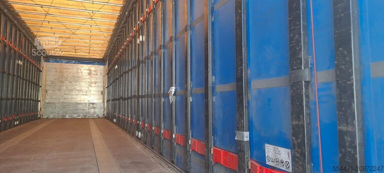 öppen semitrailer med kapell Schwarzmüller 