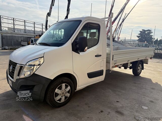 Camion plateau NISSAN NV 400