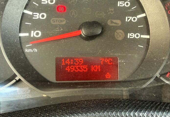 Camion plateau NISSAN NV 400